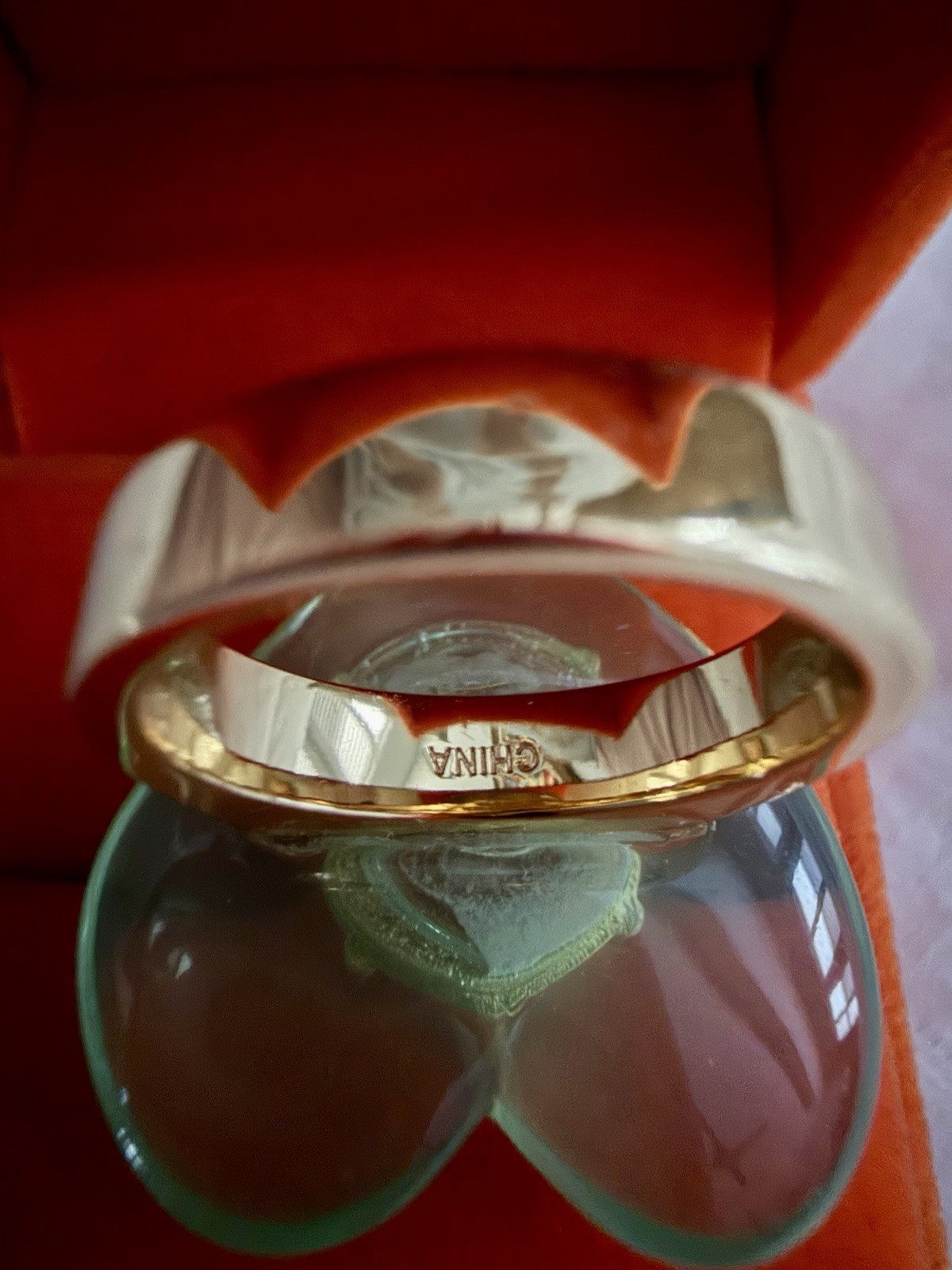 Kurt Geiger Crystal Eagle Resin Heart Gold Tone Cocktail Ring Size 7 NIB