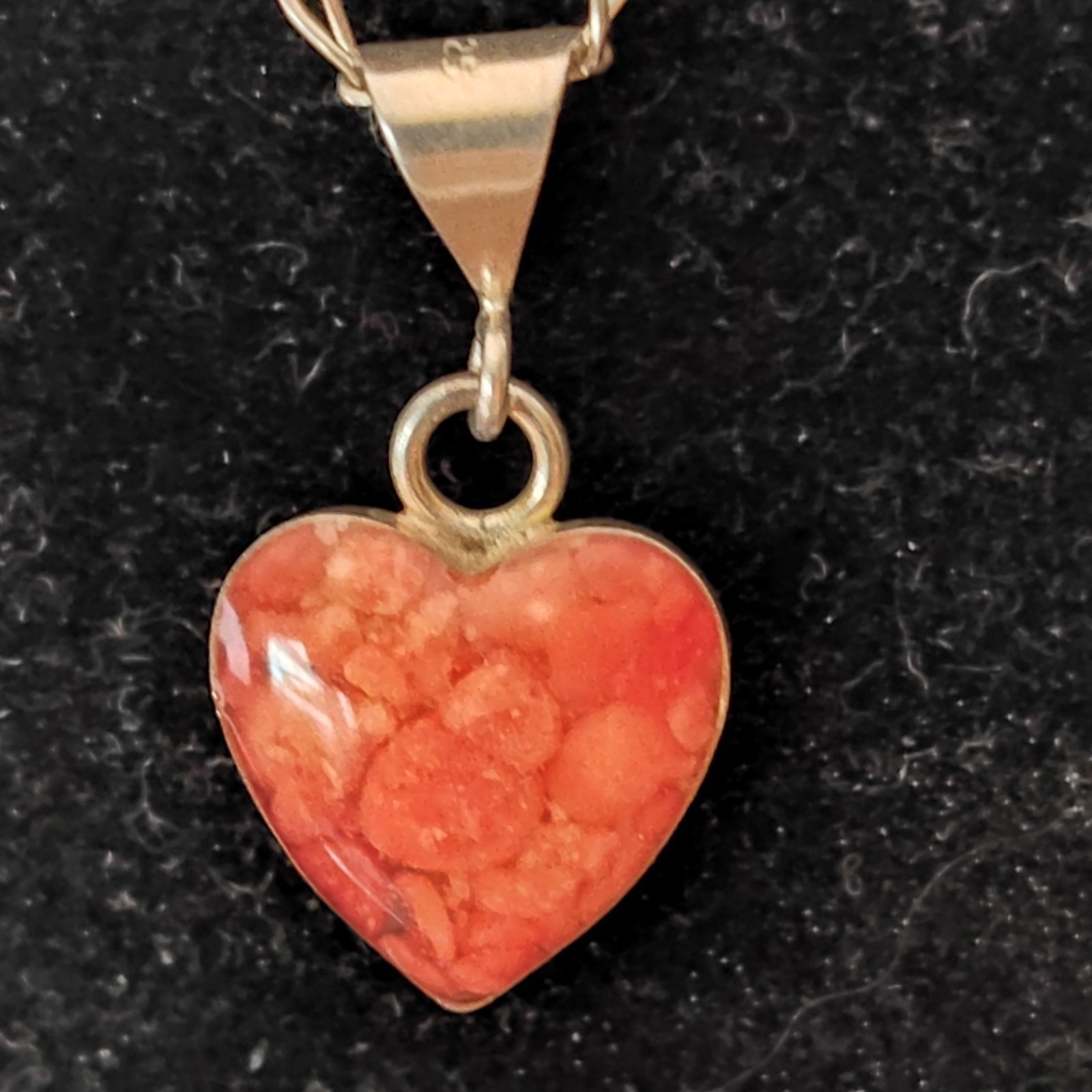 Sterling Silver Polished Stone Pendant On Mexican 18in Link Chain.