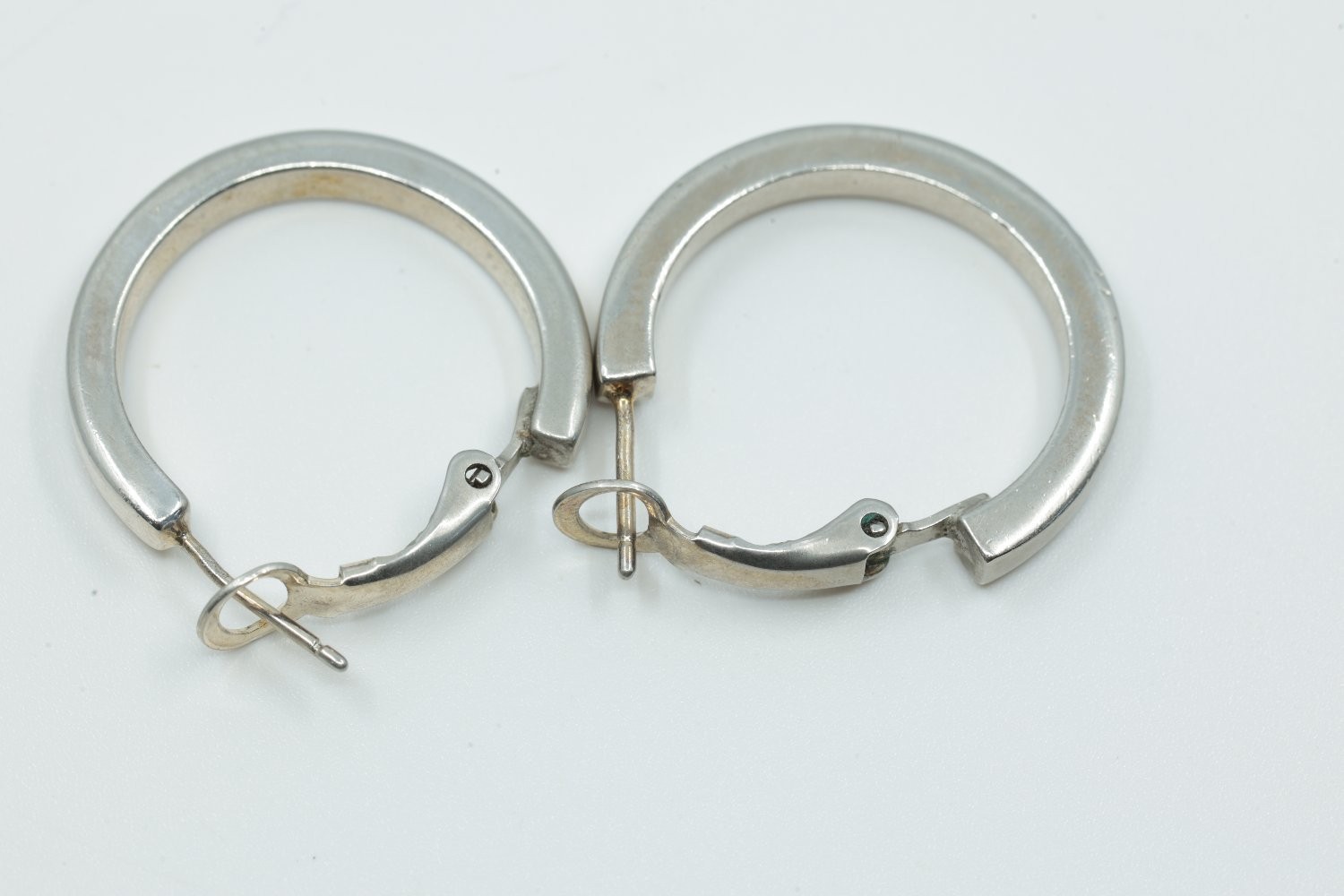 Earrings Medium Silver Sterling Hinged Snap Closure Small Hoop Vintage
