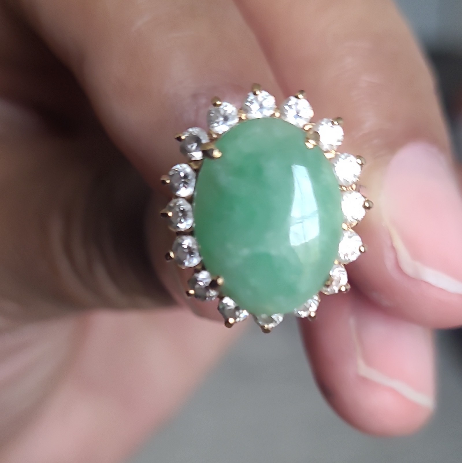 18kt 6.6 Grams Yellow Gold Prong Cocktail Ring Size 6 Oval Green Jade Halo