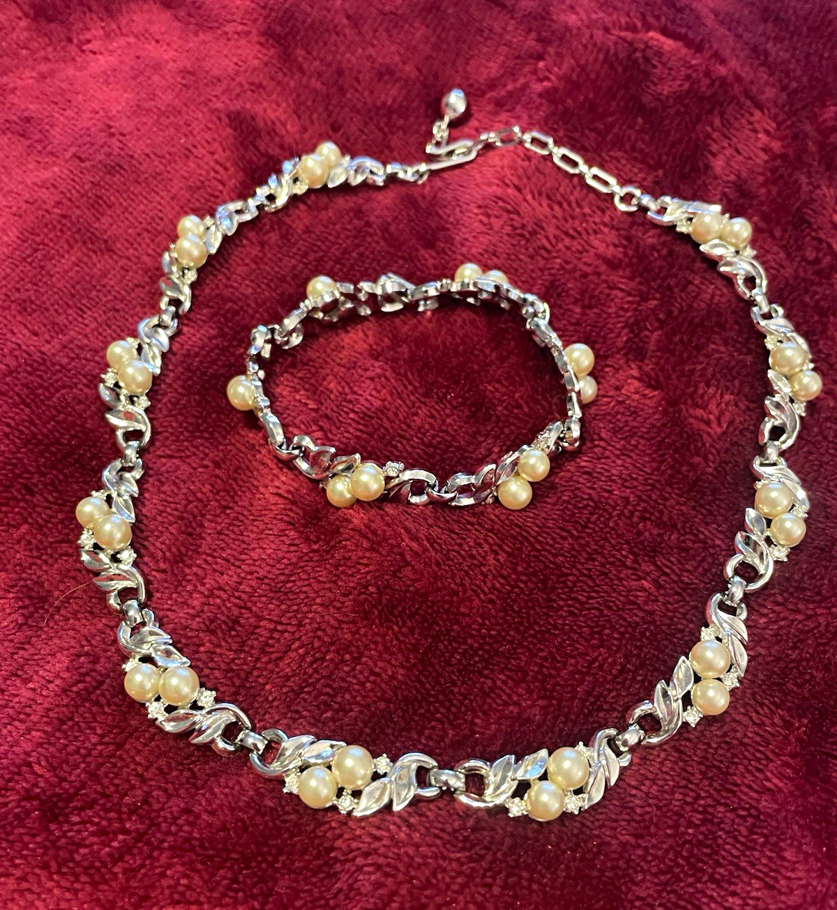 Trifari Signed Silver Tone Imitation Pearl Jewelry Set Necklace & Bracelet