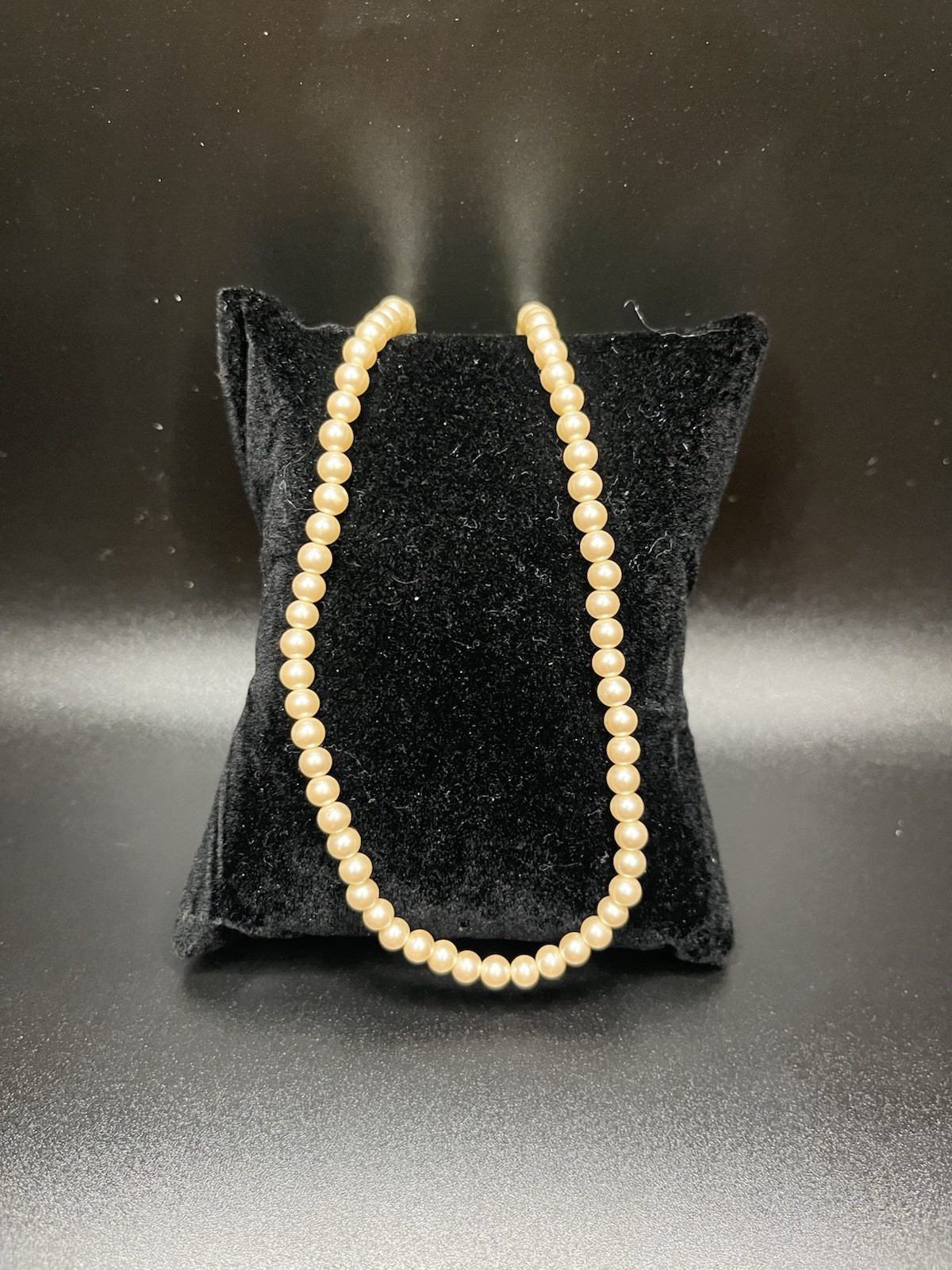 Women’s Pearl Necklace, Design Clasp-10.3grams, 15in