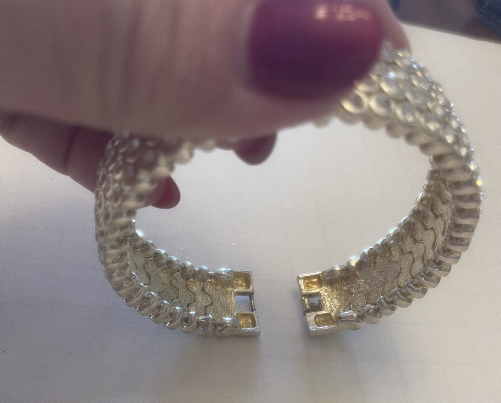 WIDE HEAVY FLEXIBLE BRACELET W/ BEZEL SET 5 ROWS CRYSTALS MED SIZE SILVERTONE