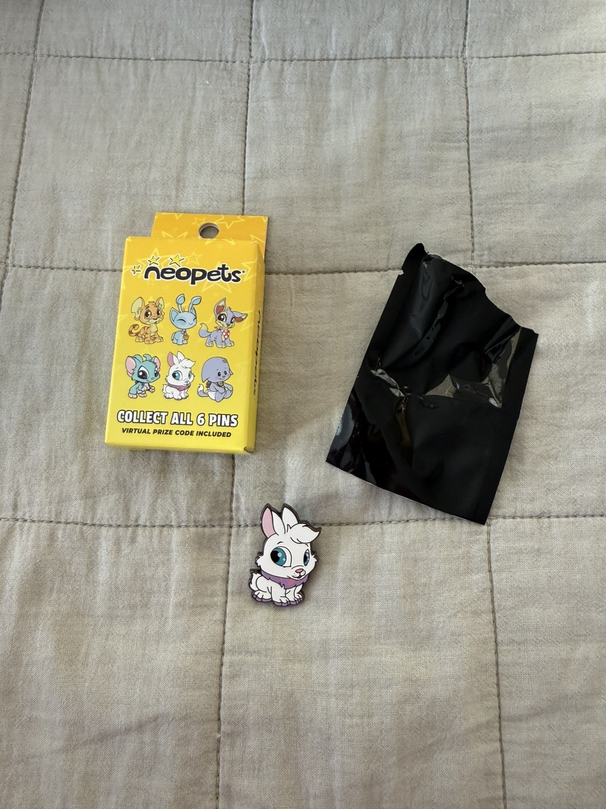 Baby Neopets Salesone Blind Box Pin – BABY CYBUNNY – Opened
