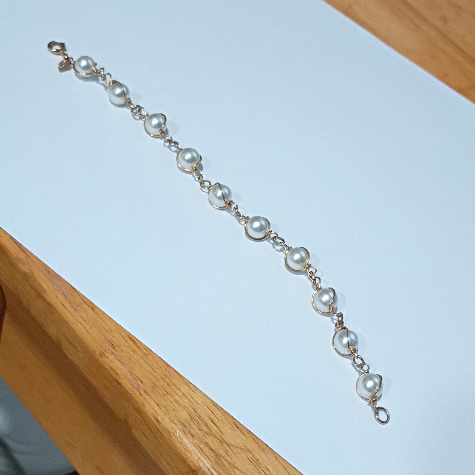 Gold Tone Cable Chain Bracelet w/ White Round Imitation Pearls, 7in
