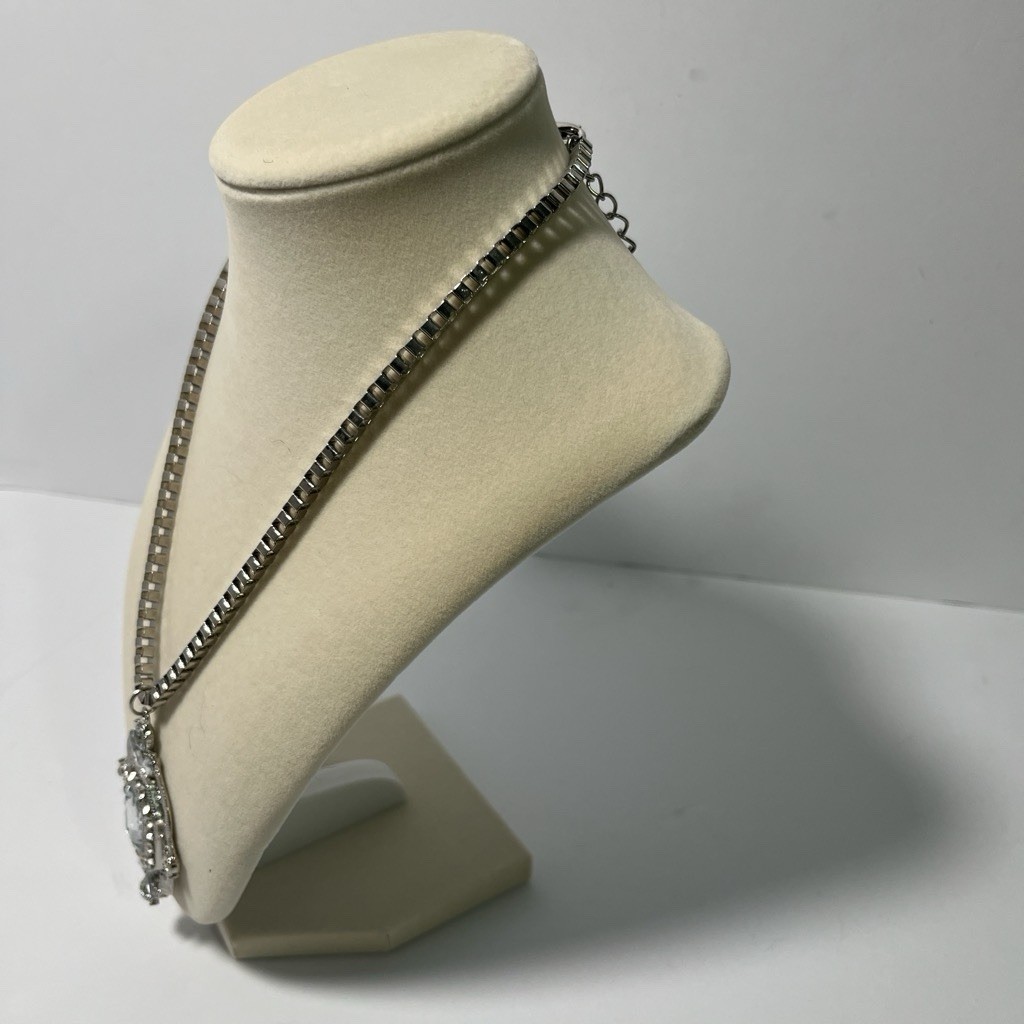 Vintage inspired art deco Silvertone filigree statement pendant necklace