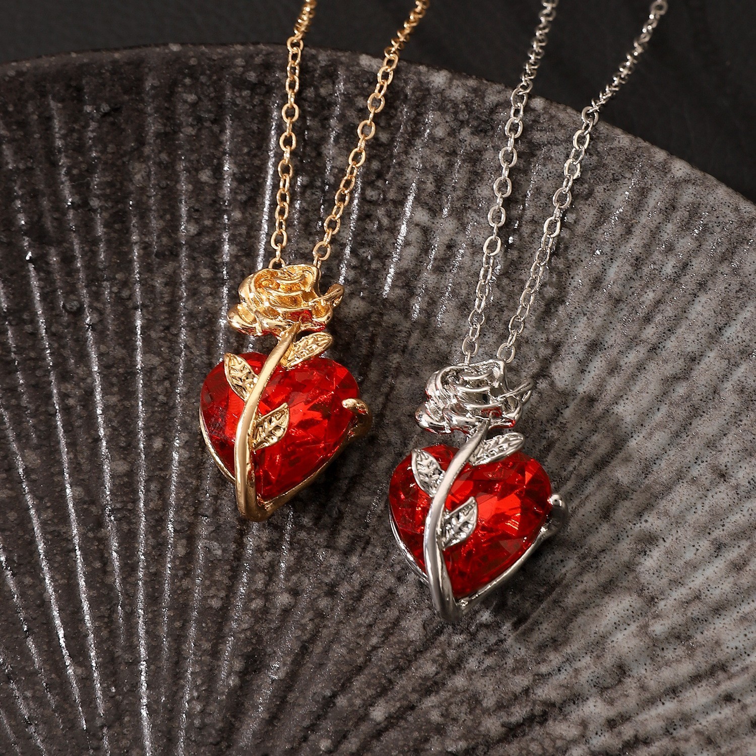 Rose Heart Pendant Necklace Gothic Vintage Romantic Love Gift Women Jewelry Cute