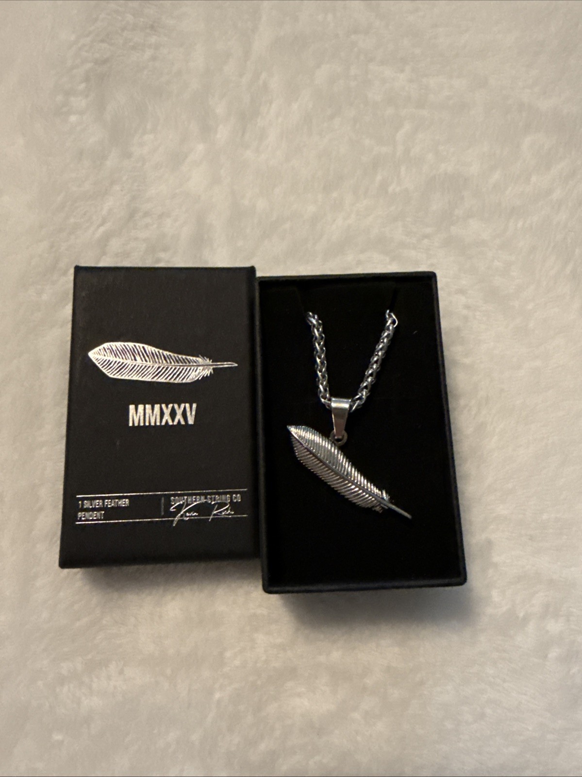 Southern String Co Silver Feather Pendant Necklace Metal Chain