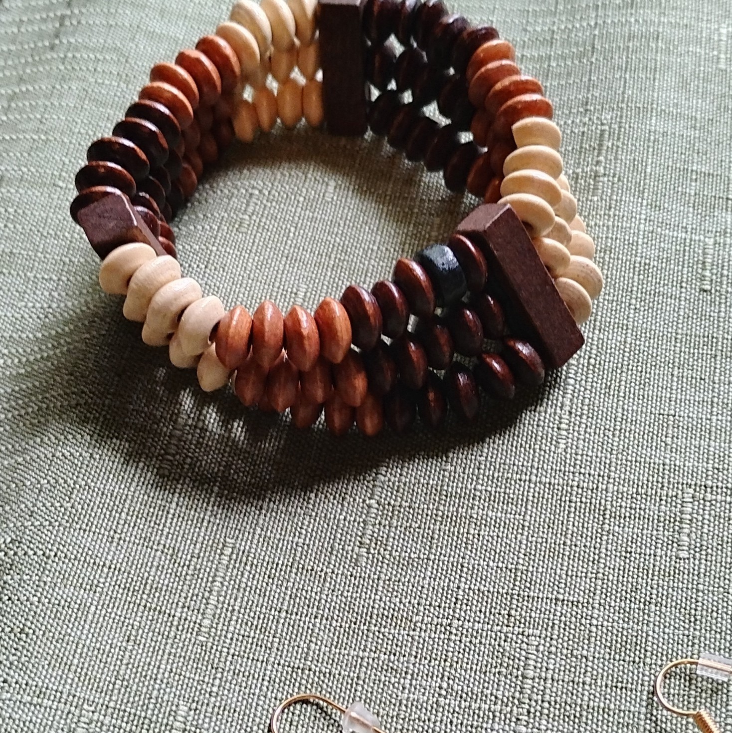 Wood Beaded Multi Strand Necklace Bracelet & Dangle Earrings Set Brown. 6070
