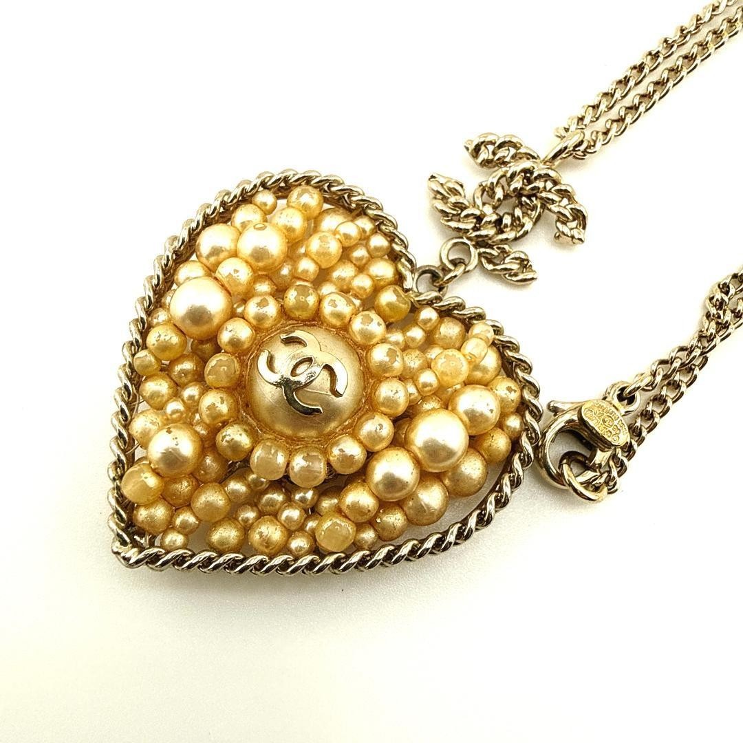 CHANEL 06A Vintage CC Mark Heart Faux Pearl Necklace Gold Tone Authentic Japan