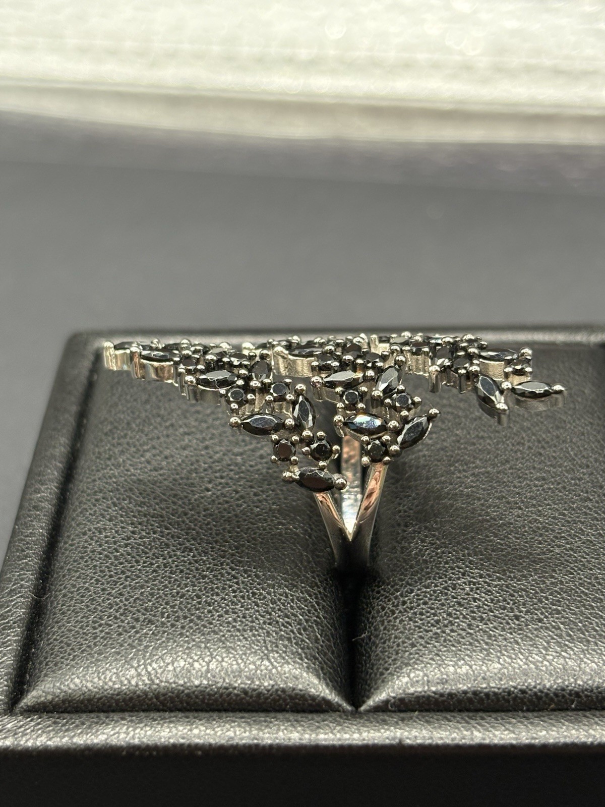 EUC Sterling Silver Black Cubic Zirconia Vine Ring 7 Grams Size 8 E29