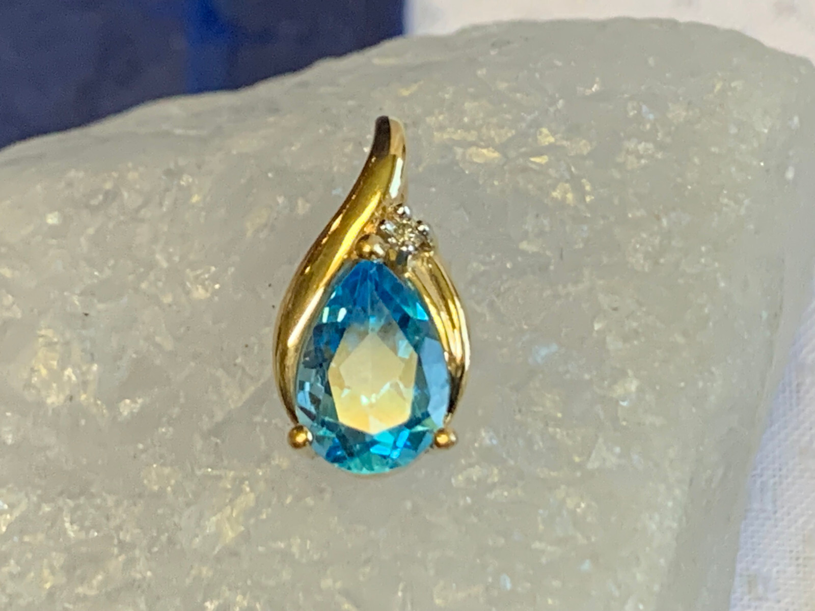 10K Yellow Gold Pendant 1.48g Fine Jewelry Blue Topaz Teardrop Stone Charm