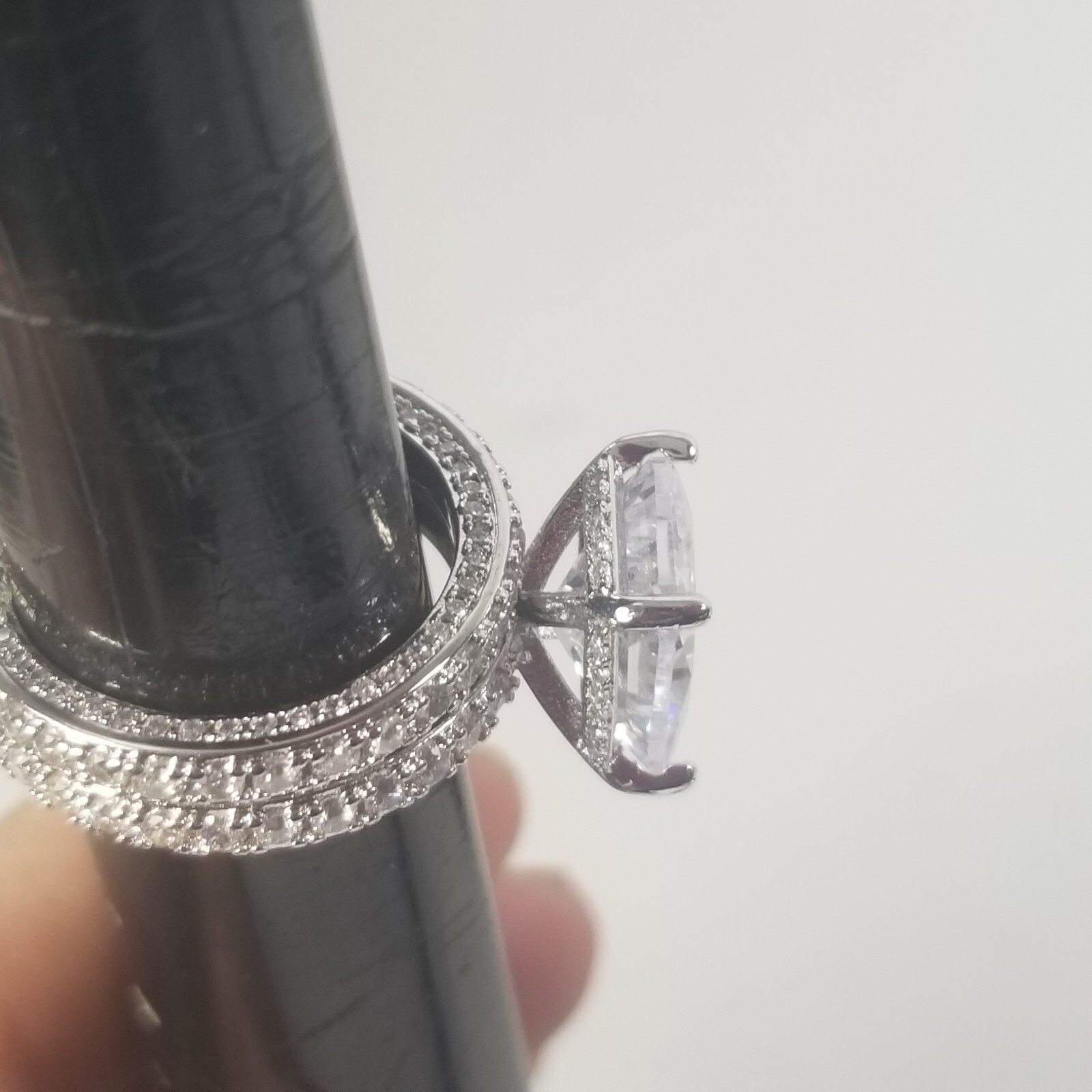 Pair of Vintage Rhinestone Womens Rings Silver Tone Large All Over Size 8.5