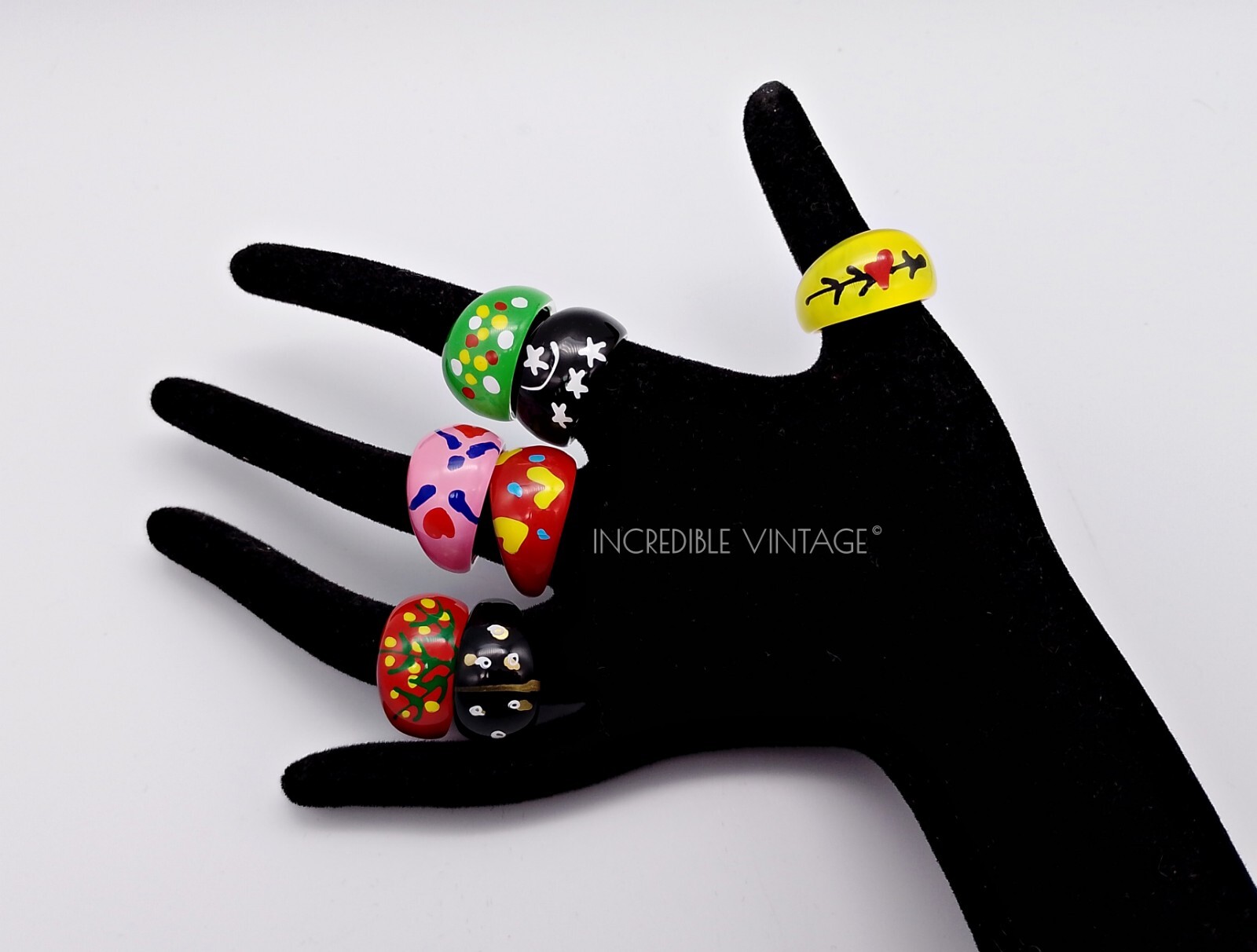 Vintage 1960s Black & White Lucite Bubble Ring Star Design Size R.5 US 8.75 Boho