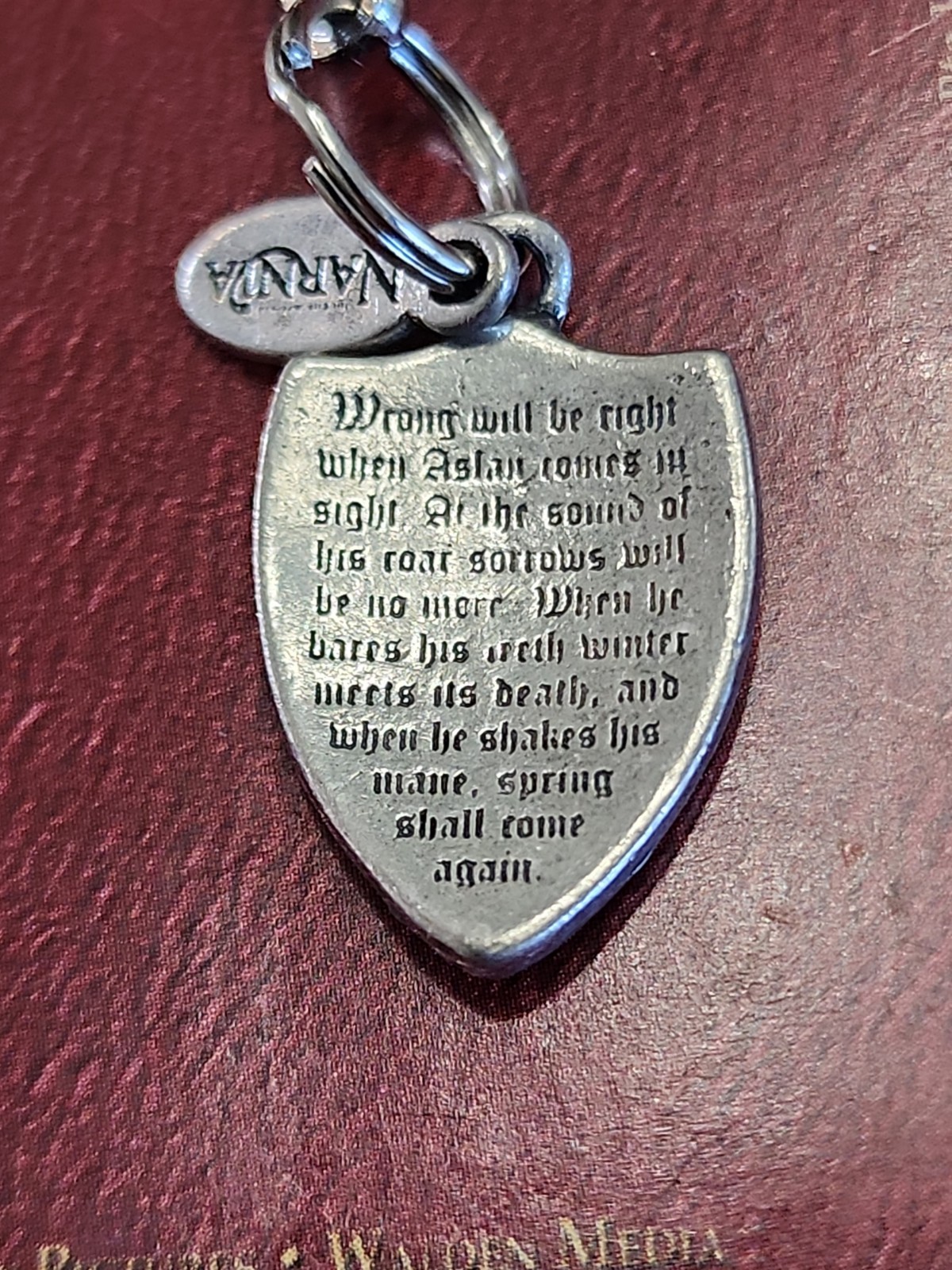 Narnia Pewter Pendent Zipper Pull Aslan Shield Crest Disney Rare On Card