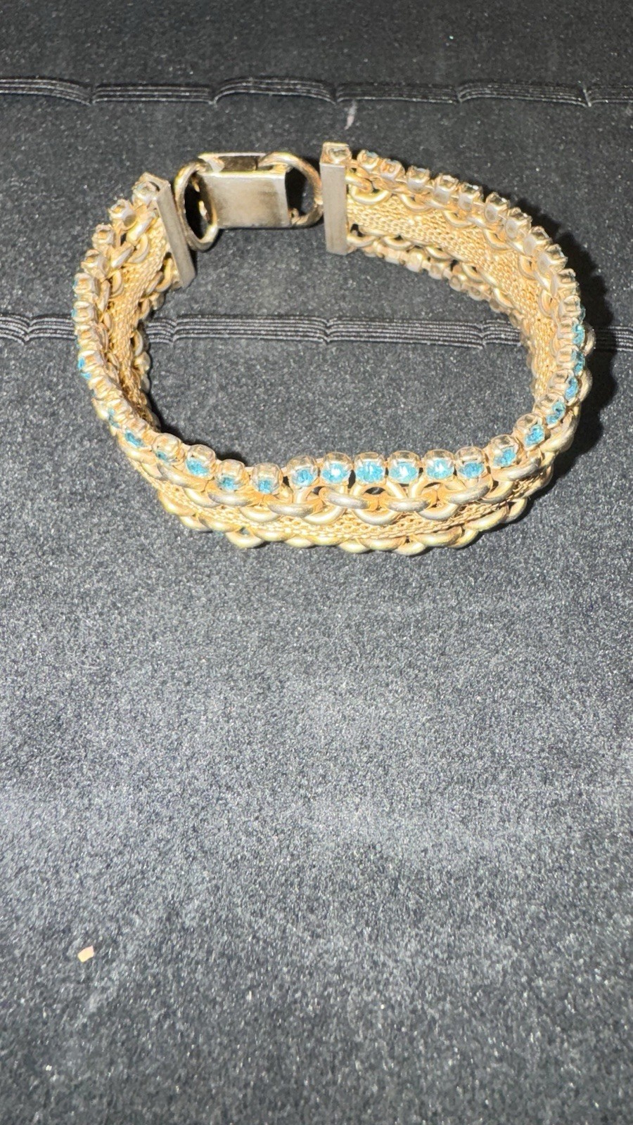 Vintage Gold Tone Metal Curb Chain BraceletRound Blue Prong Set Stones Box Clasp