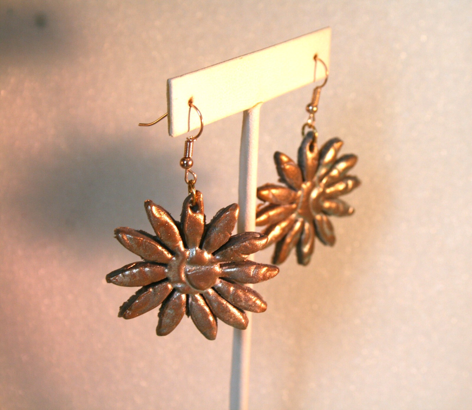 Gold tone golden & gray daisy polymer clay dangle earrings 2 1/4″