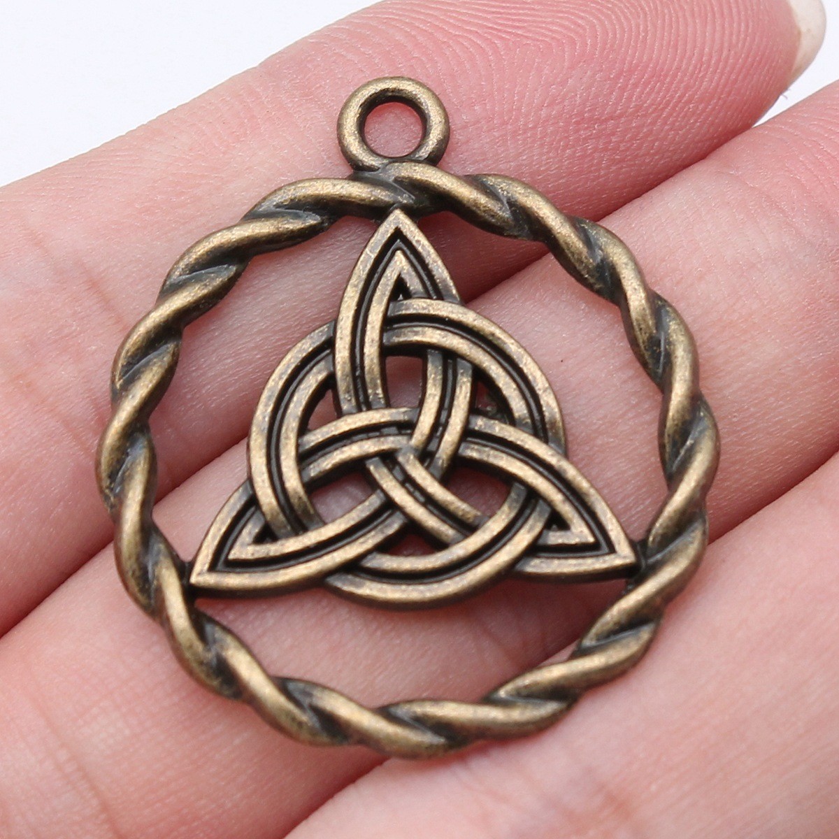 10PCS Antique BronzeTone Metal Triangle Celtic Knot In Circle Charm GGB71