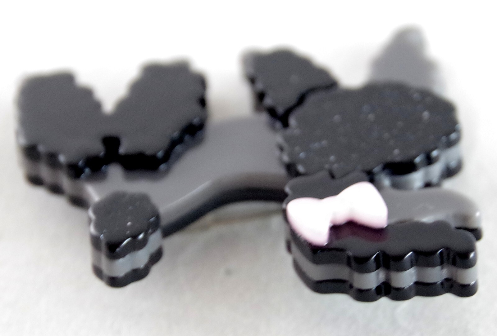 2 1/8″ NWOT BLACK & GRAY POODLE DOG w/ GLITTER & BOW LAYERED ACRYLIC BROOCH PIN