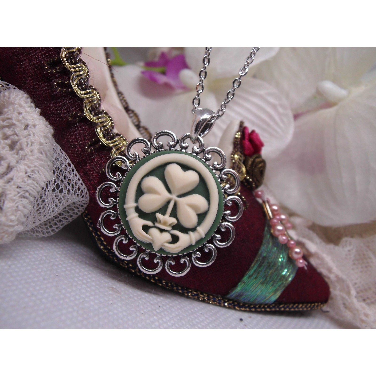 Claddagh Celtic Irish clover Cameo Necklace Pendant Jewelry Gift ST PATRICKS DAY
