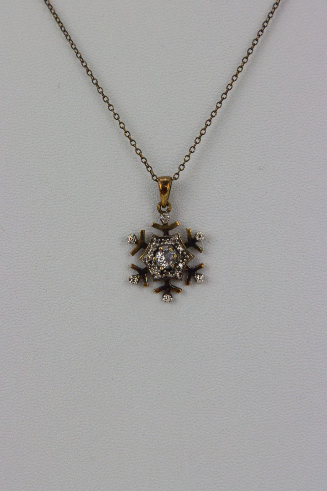 Ross Simons GP Over Sterling Snowflake Necklace, 3gr