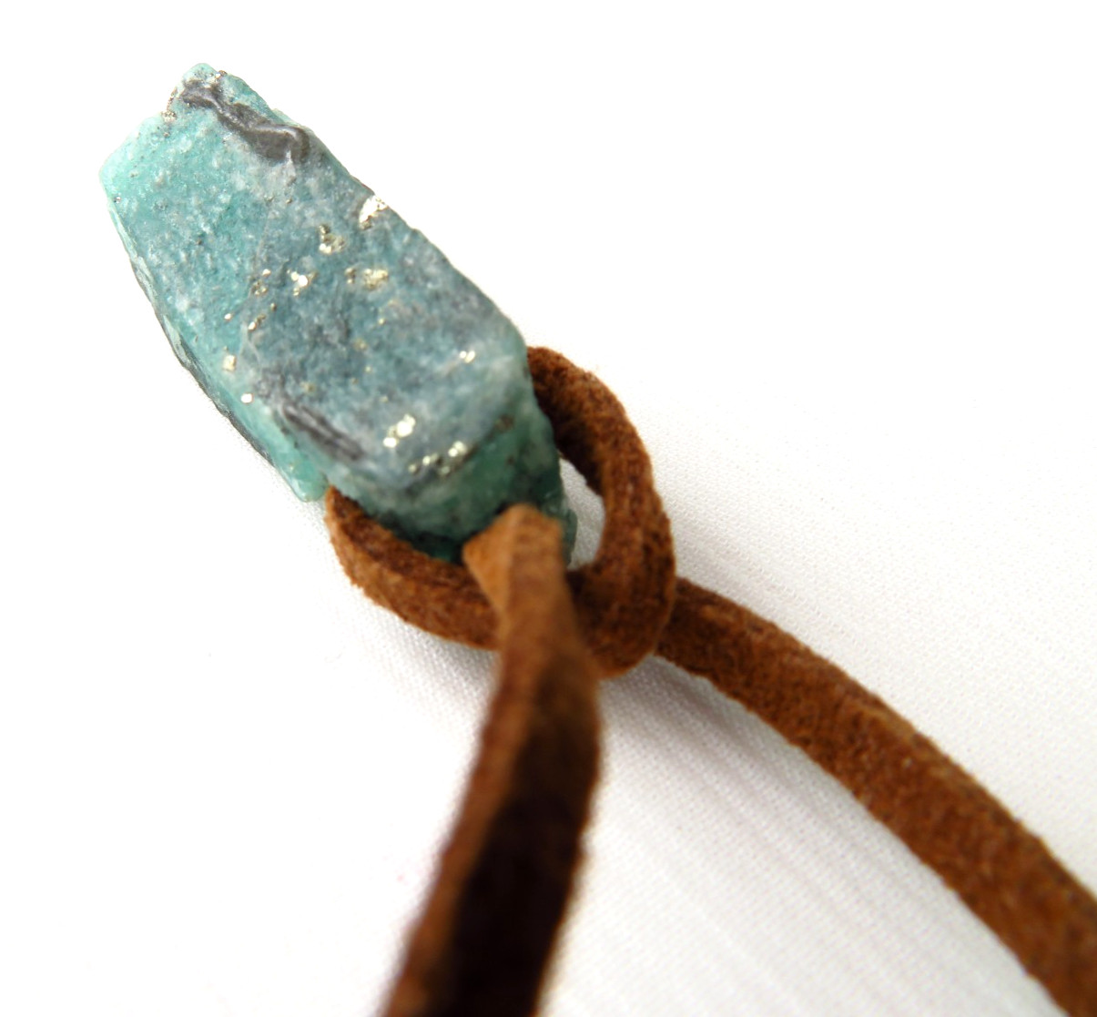 Colombian Emerald Raw Rock with crystals 20.00 Cts Cow Leather Muzo Mines