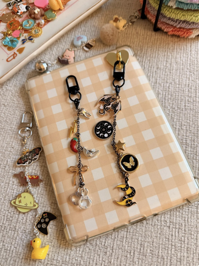 Custom Kindle Charm Custom Keychain: Personalized E-reader Accessory