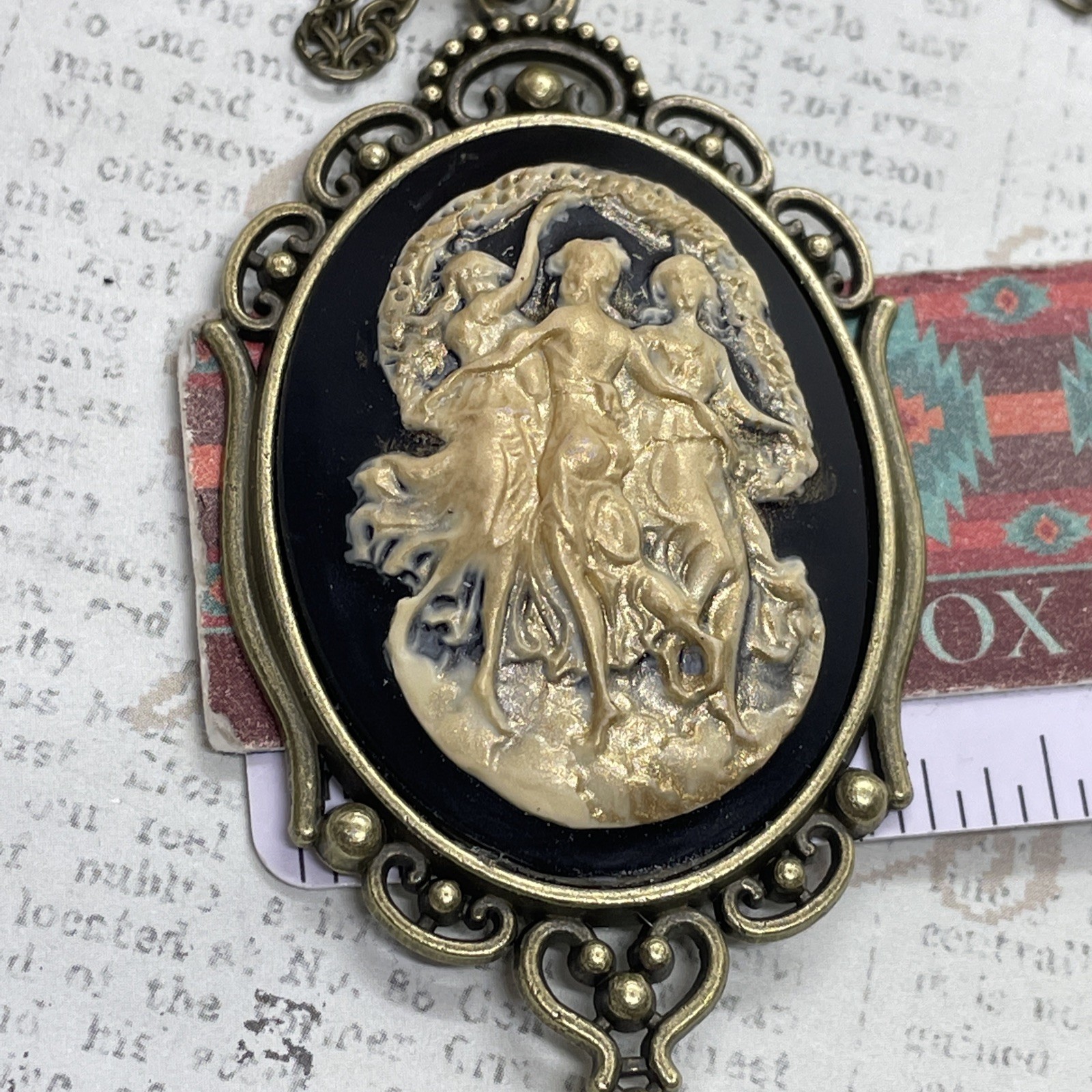 Mystic Muses Muse 3 graces Dancing ladies Bronze Heart Setting Anniversary Gold