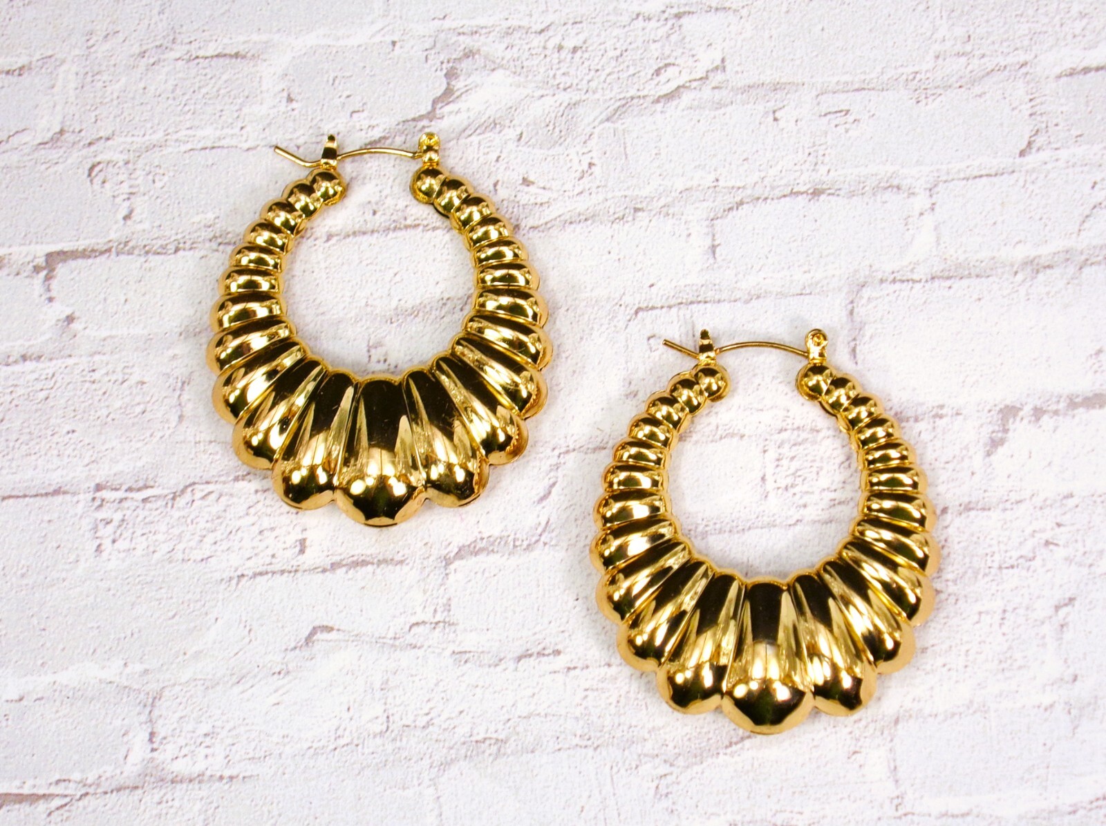 Large gold shrmp hoop earrings polished gold tone puffed ears 1.79″ x 1.68″ NEW
