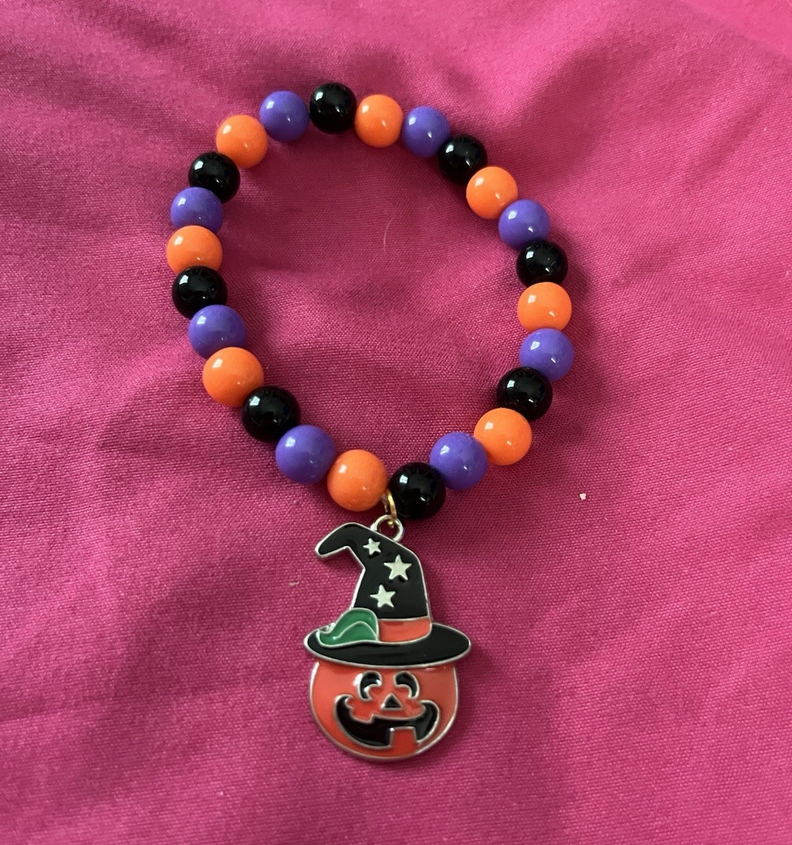 Multicolor Plastic Beaded Stretch Bracelet Pumpkin Witch Hat Charm