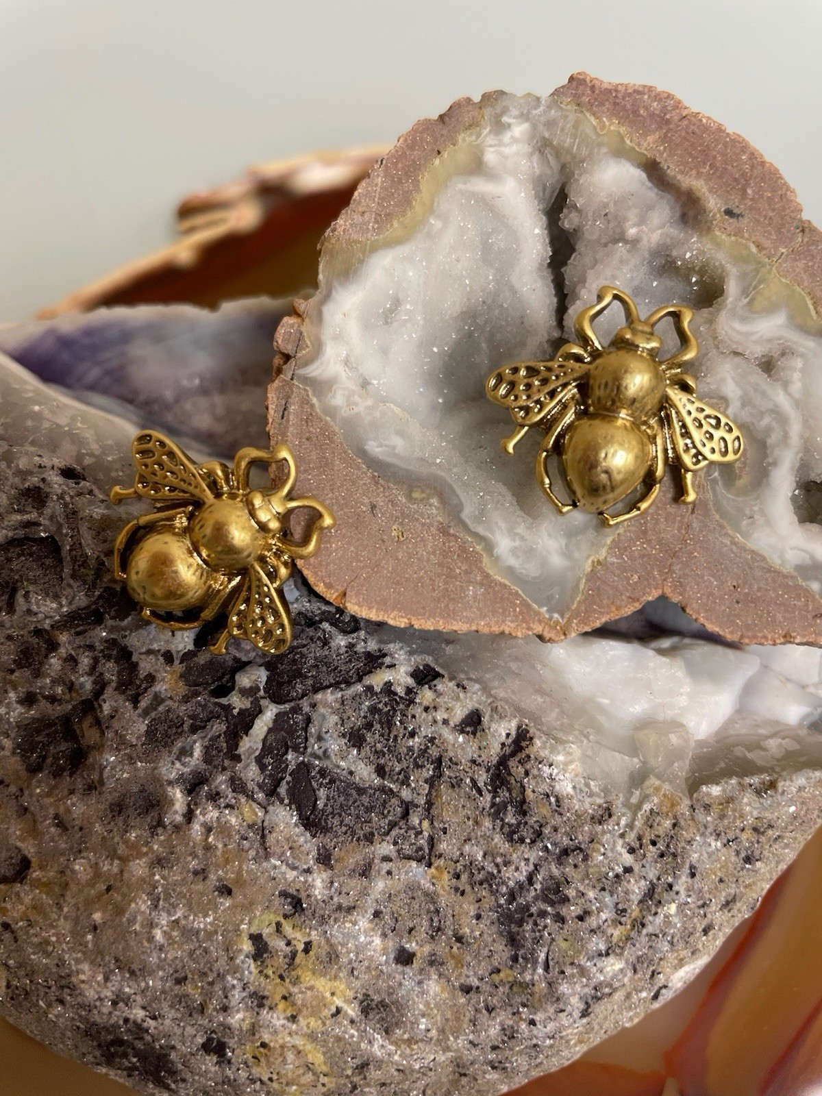 GUCCI Gold Tone Bees Pierced Stud Earrings W/Pouch, Box, Bag, Ribbon