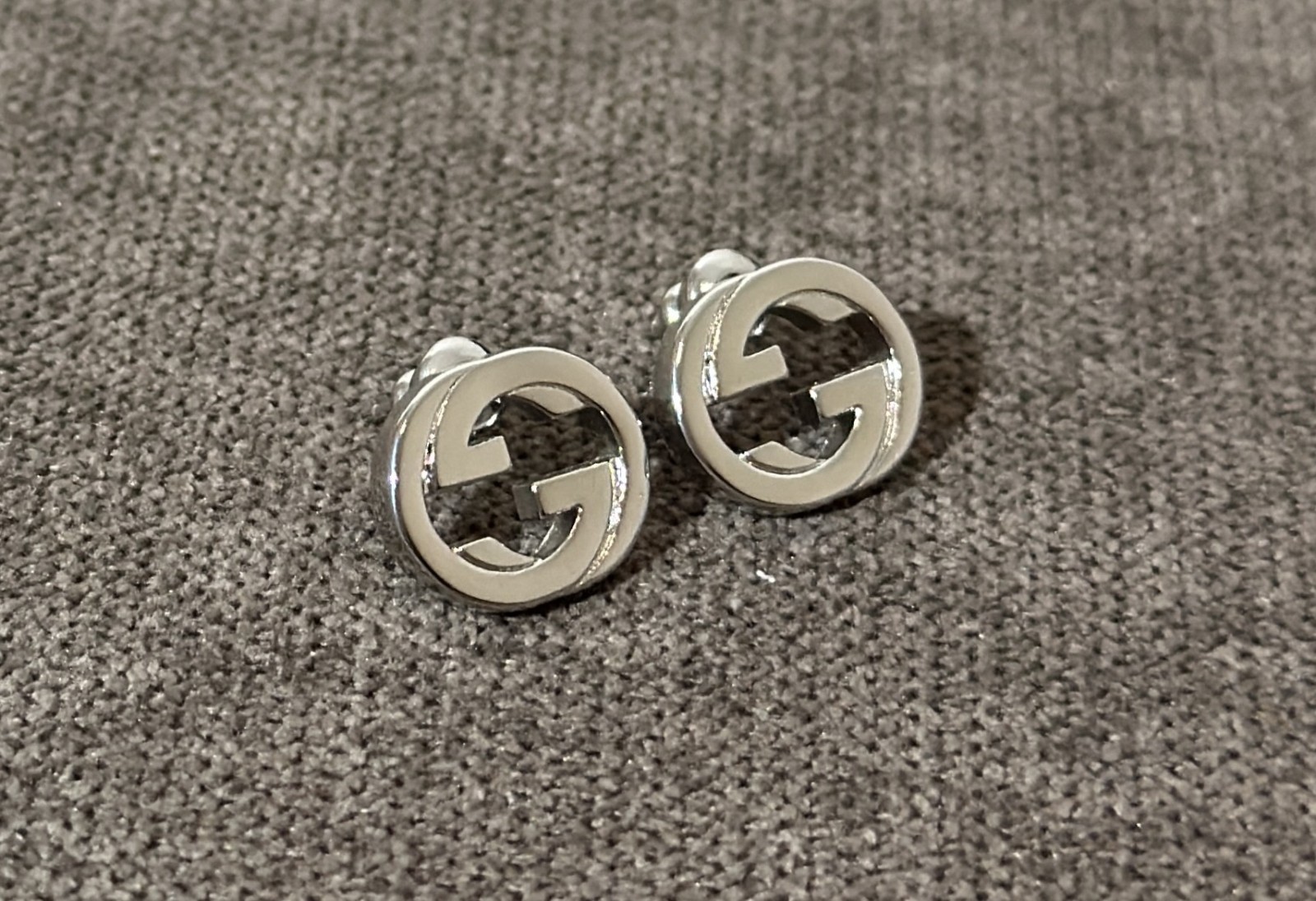 Gucci Interlocking GG Stud Silver Tone Earrings Logo Minimalist