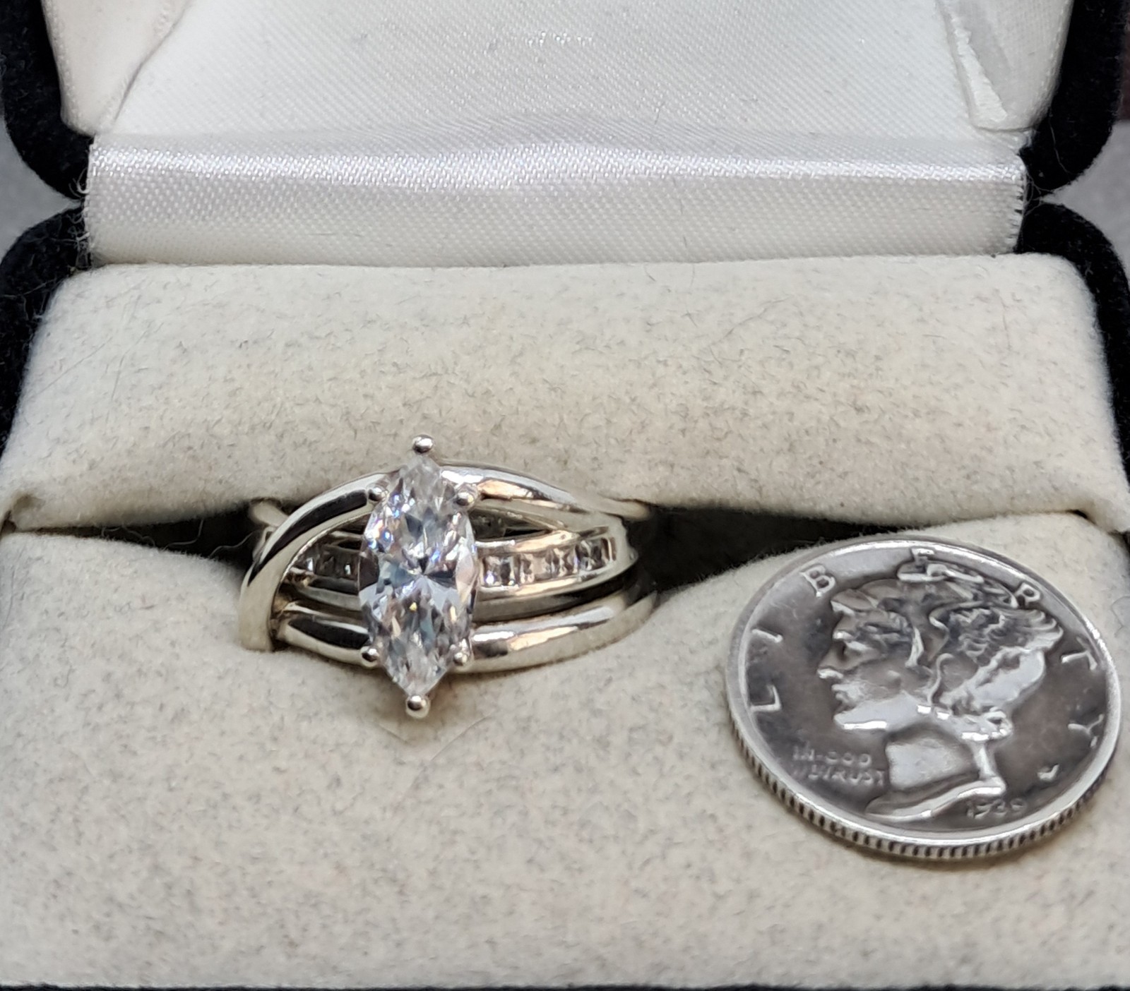 DIAMONIQUE STERLING SILVER RING WITH LARGE MARQUISE CZ & ROUND CZ ACCENTS SIZE 6