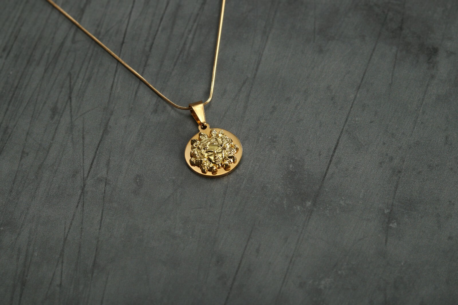 Medusa pendant Necklace Gold