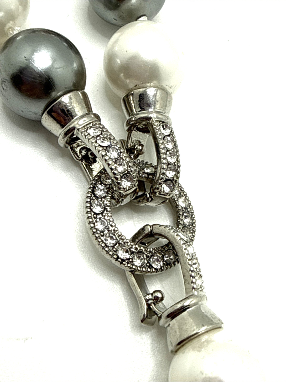SAACHI Faux Pearl Necklace Detachable Pendant Rhinestone Accents Gray Purple 22″
