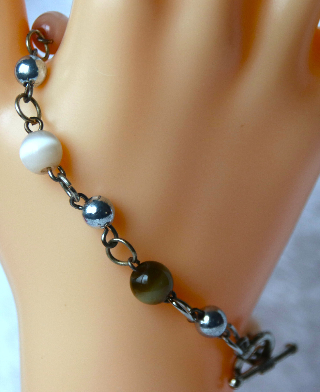 Bracelet of brown and tan cat’s eye glass, toggle clasp, silver color accents