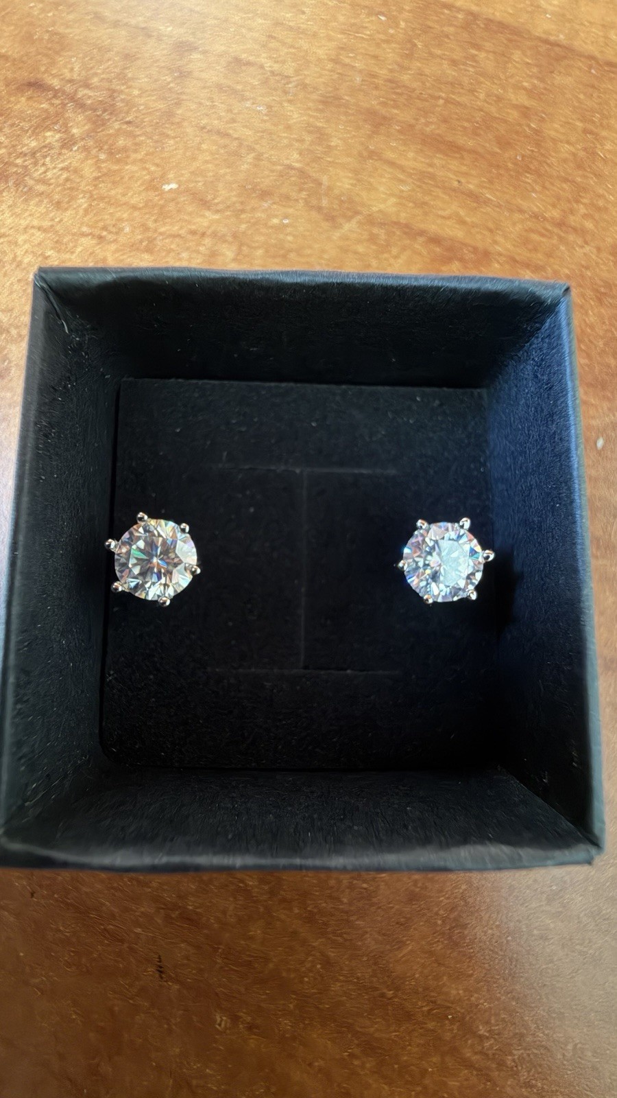 ￼ VVS Moissanite Studd Earings￼