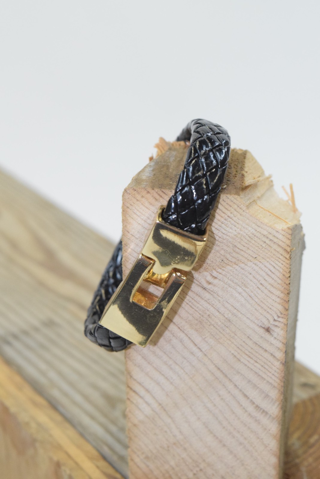 NWT WOMEN’S BLACK & GOLD BRACELET BY ESMOR. LEAD & CADMIUM COMPLIANT.