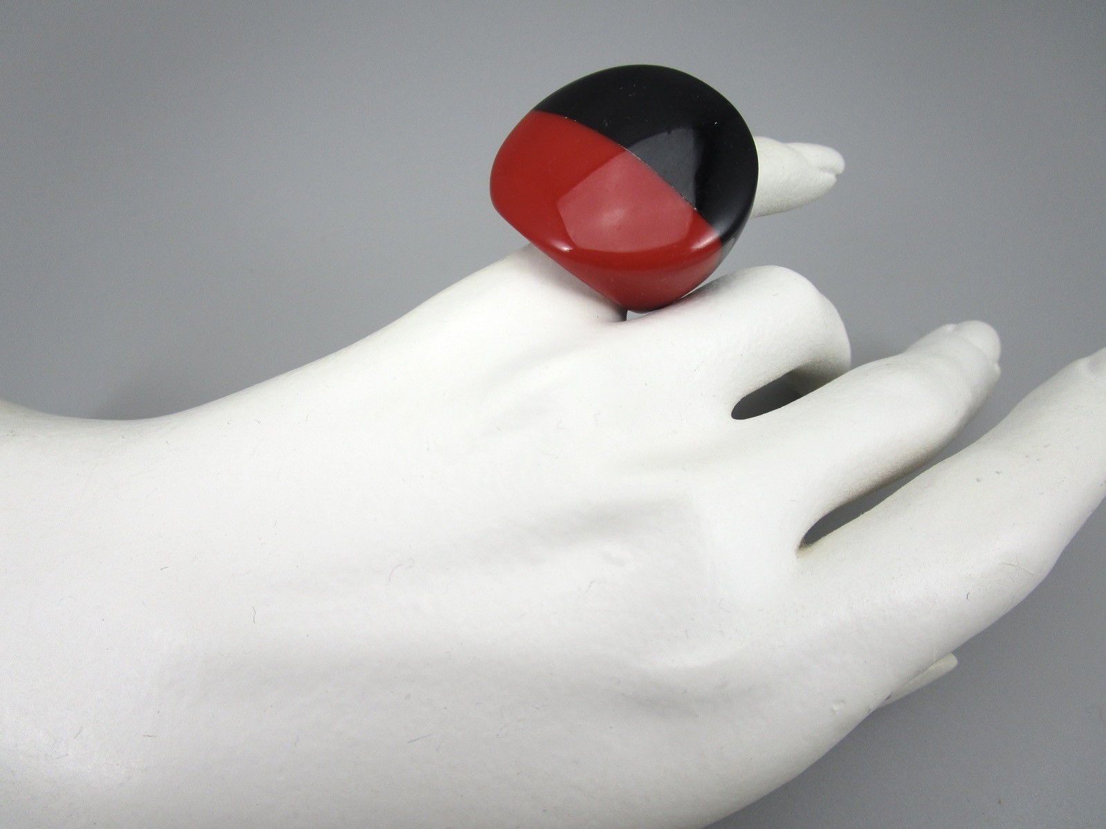 BOLD MARION GODART BLACK & RED STATEMENT RING – FRANCE – SZ 10
