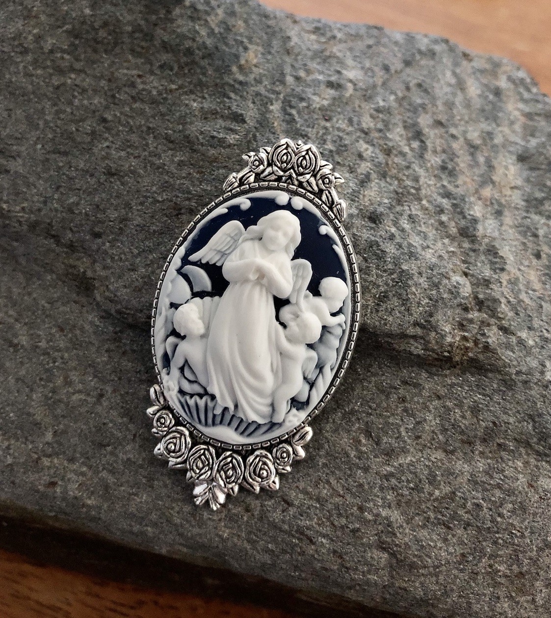 Guardian Angel w/ Cherub Babies Royal Blue Cameo Brooch Pin, Antiqued Silver