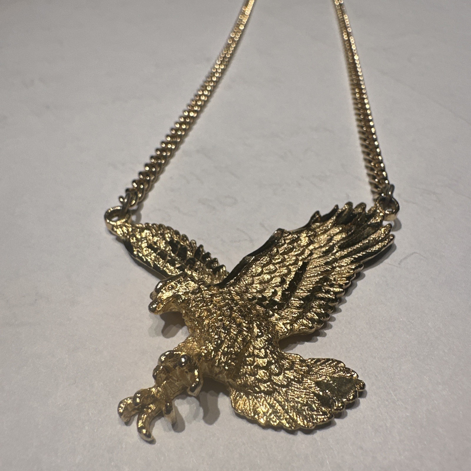 Eagle On Chain Gold Color Not Sure Of Metal 19 In Chain