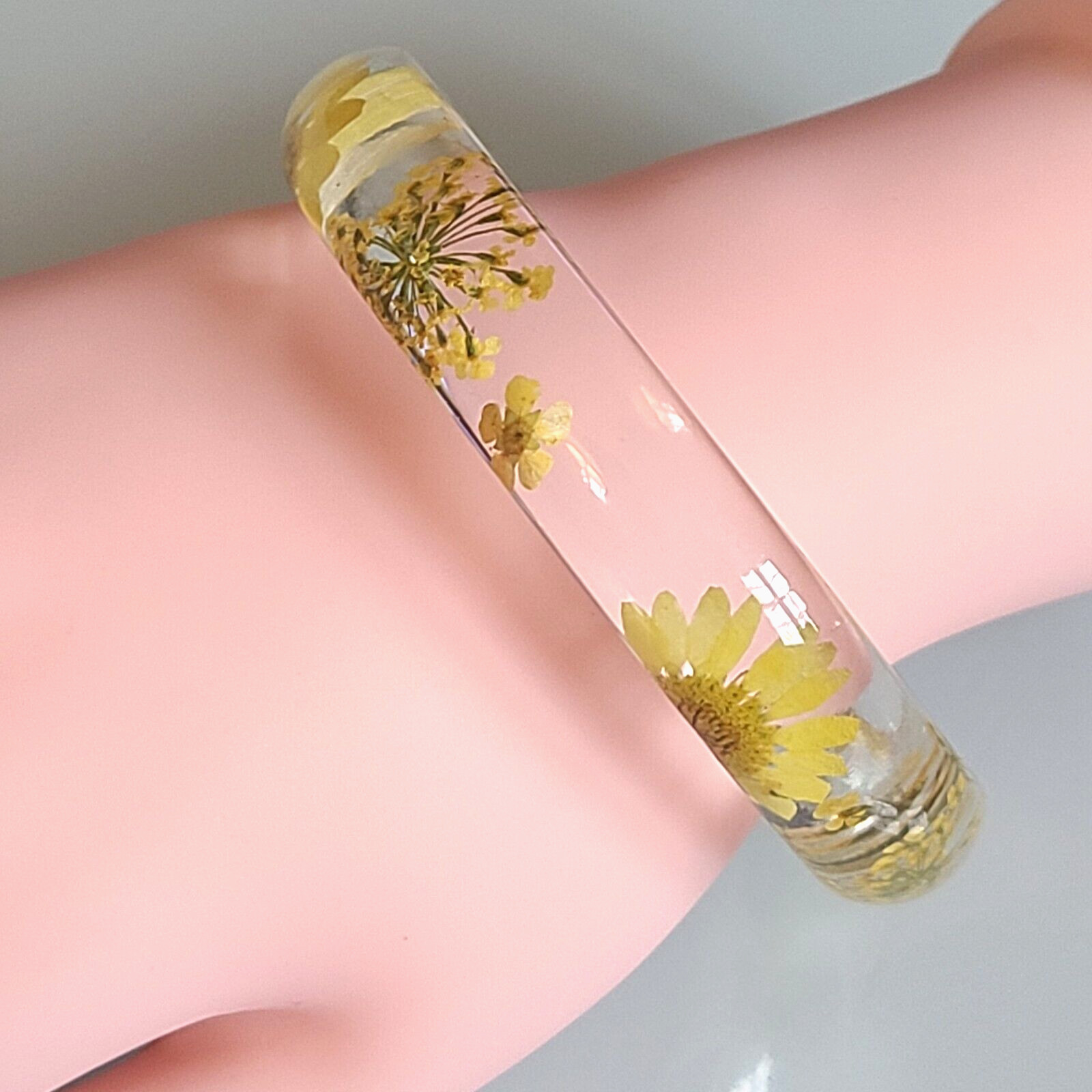 FAB 1/2 INCH WIDE ACRYLIC RESIN DRIED FLOWER BRACELET SUNFLOWERS AND MORE 2 1/2