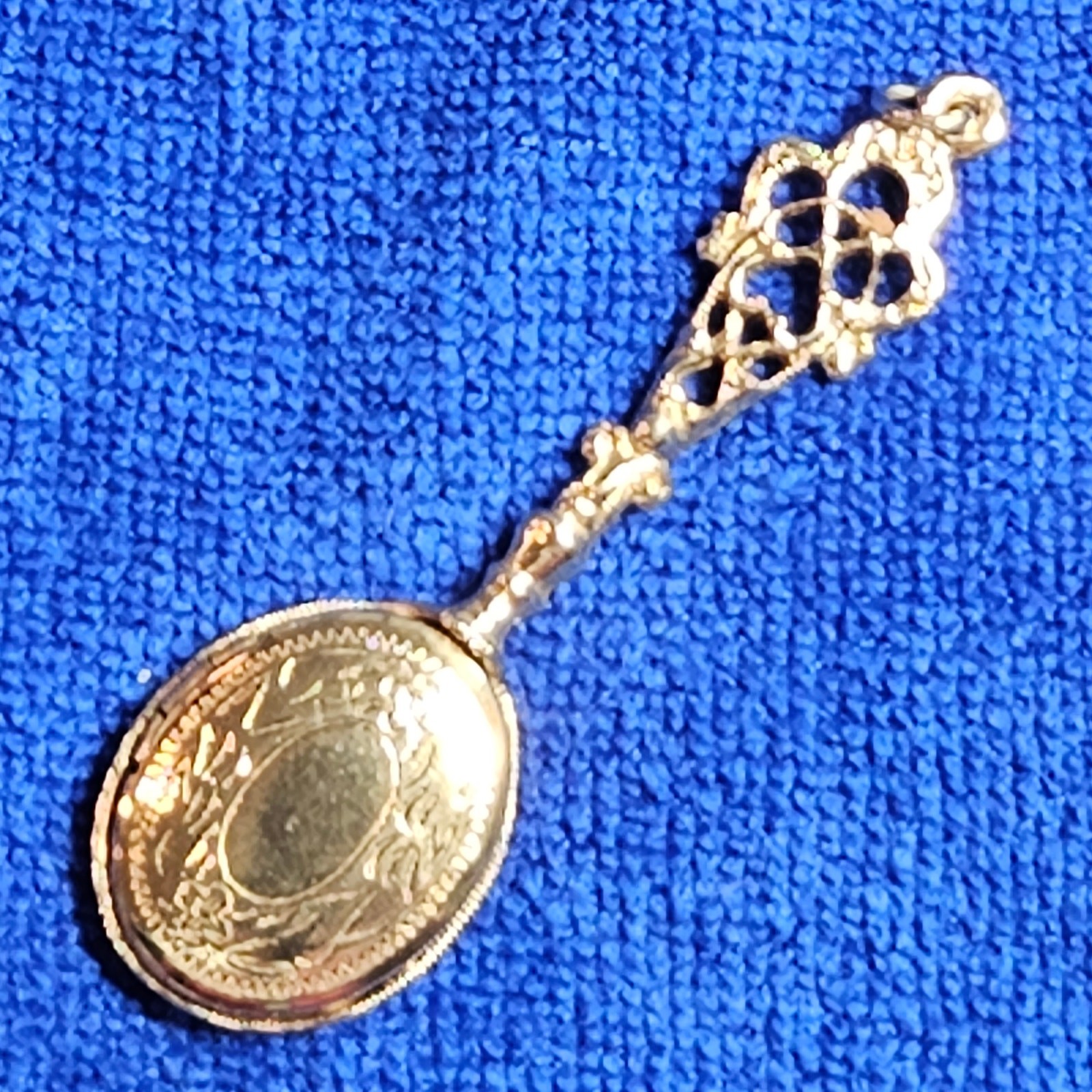 Vintage 1928 Gold Tone Spoon Locket Pendant Victorian Revival Novelty Charm 3″
