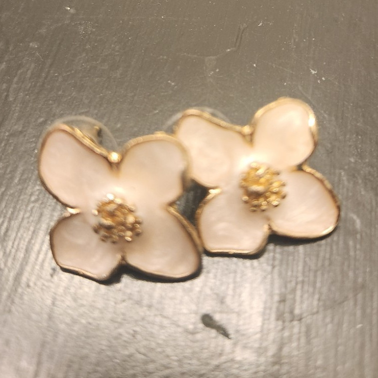 Gold Tone Enamel Dogwood Flower Stud Earrings Cream Metal Butterfly Closure