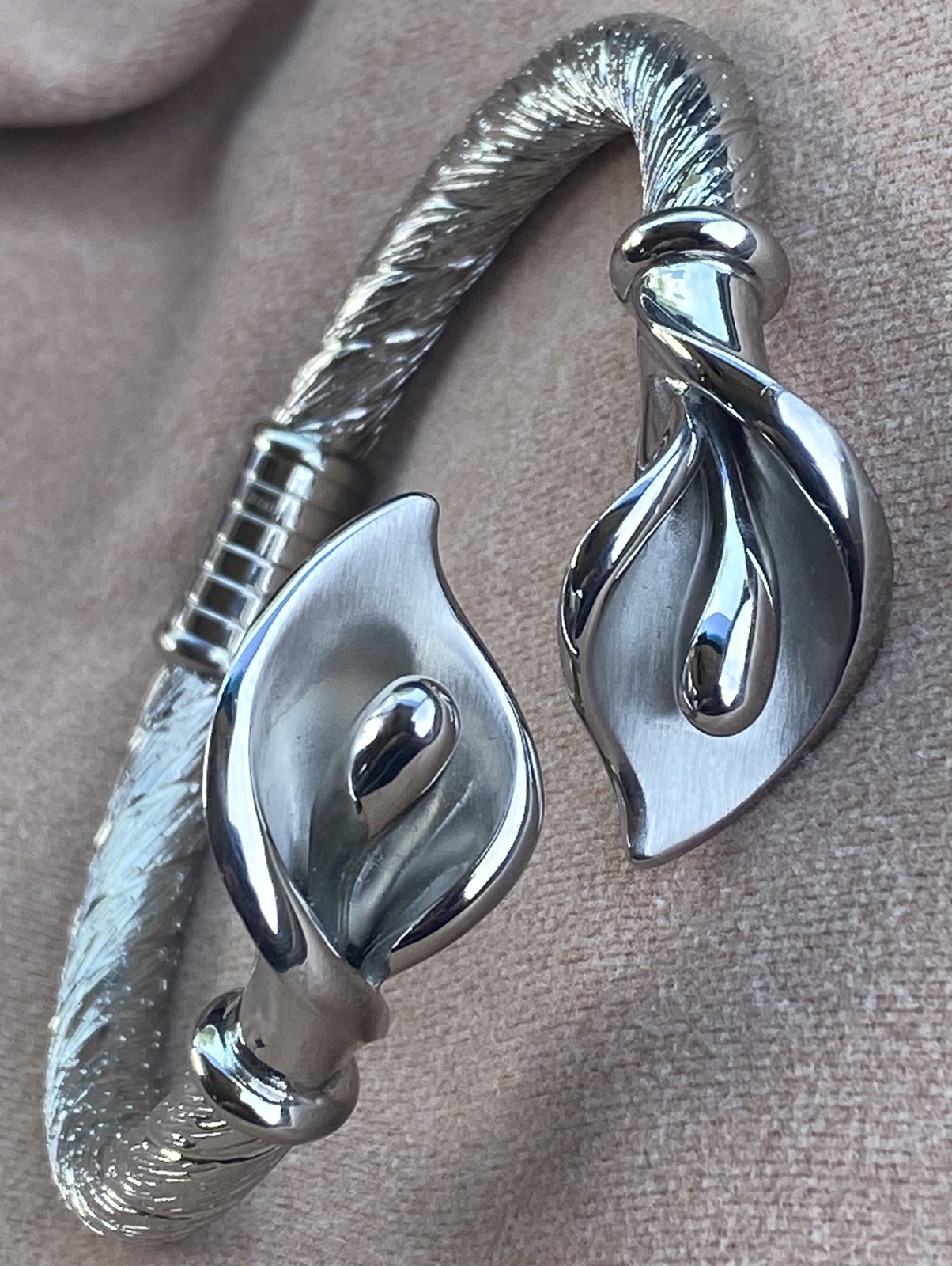 T&T Stainless Steel Twist Bypass Calla Lily Flower Bangle Bracelet