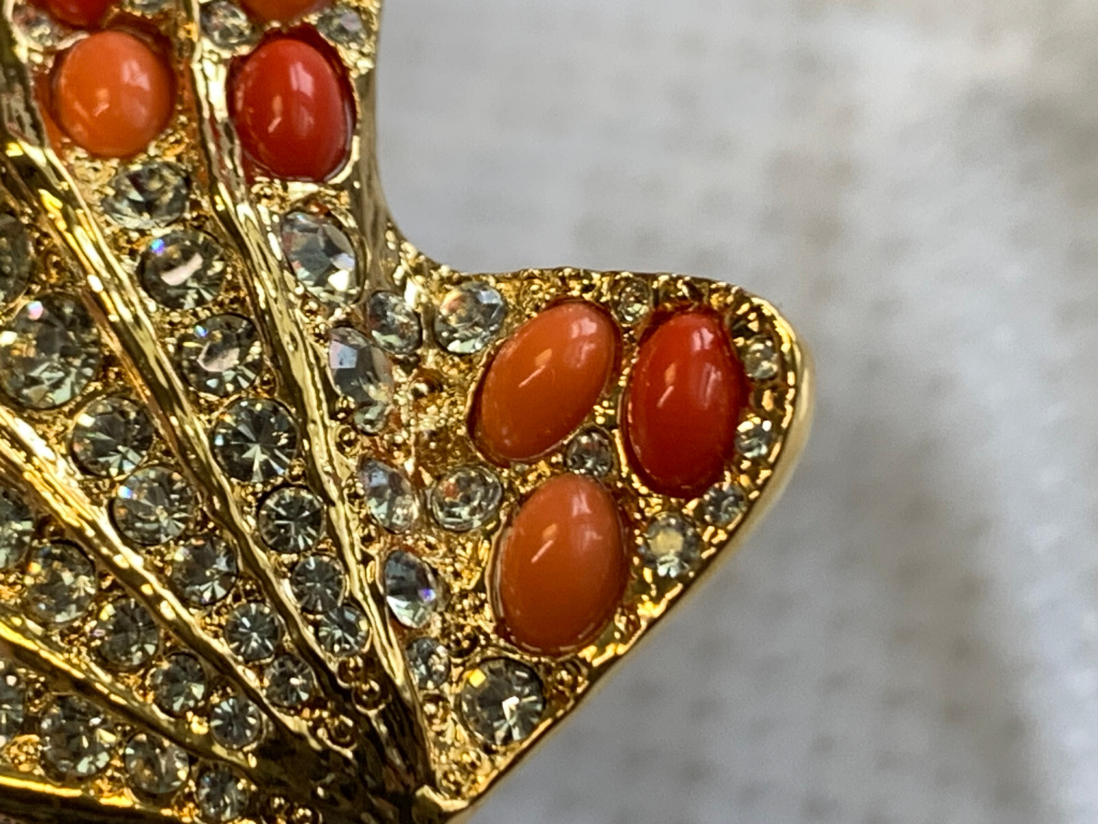 Kenneth Jay Lane Clamshell Brooch Fashion Jewelry Faux Coral Rhinestone Pin