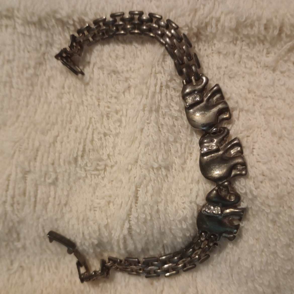 Silver Tone Elephant Dangle Charm Curb Link Chain Bracelet Lobster Closure