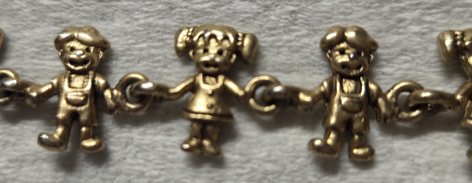 Gold Tone People Kids Dangle Charm Link Chain Bracelet Metal Fold Over Clasp