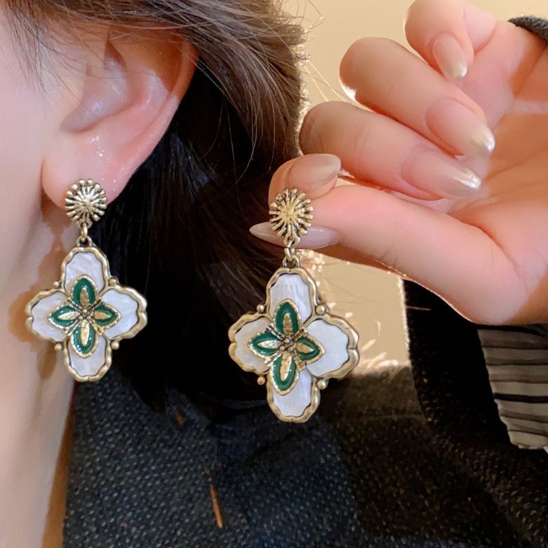 Vintage Drop Earrings Alloy Frame White Shell Enamel Simulated Dangle Earrings