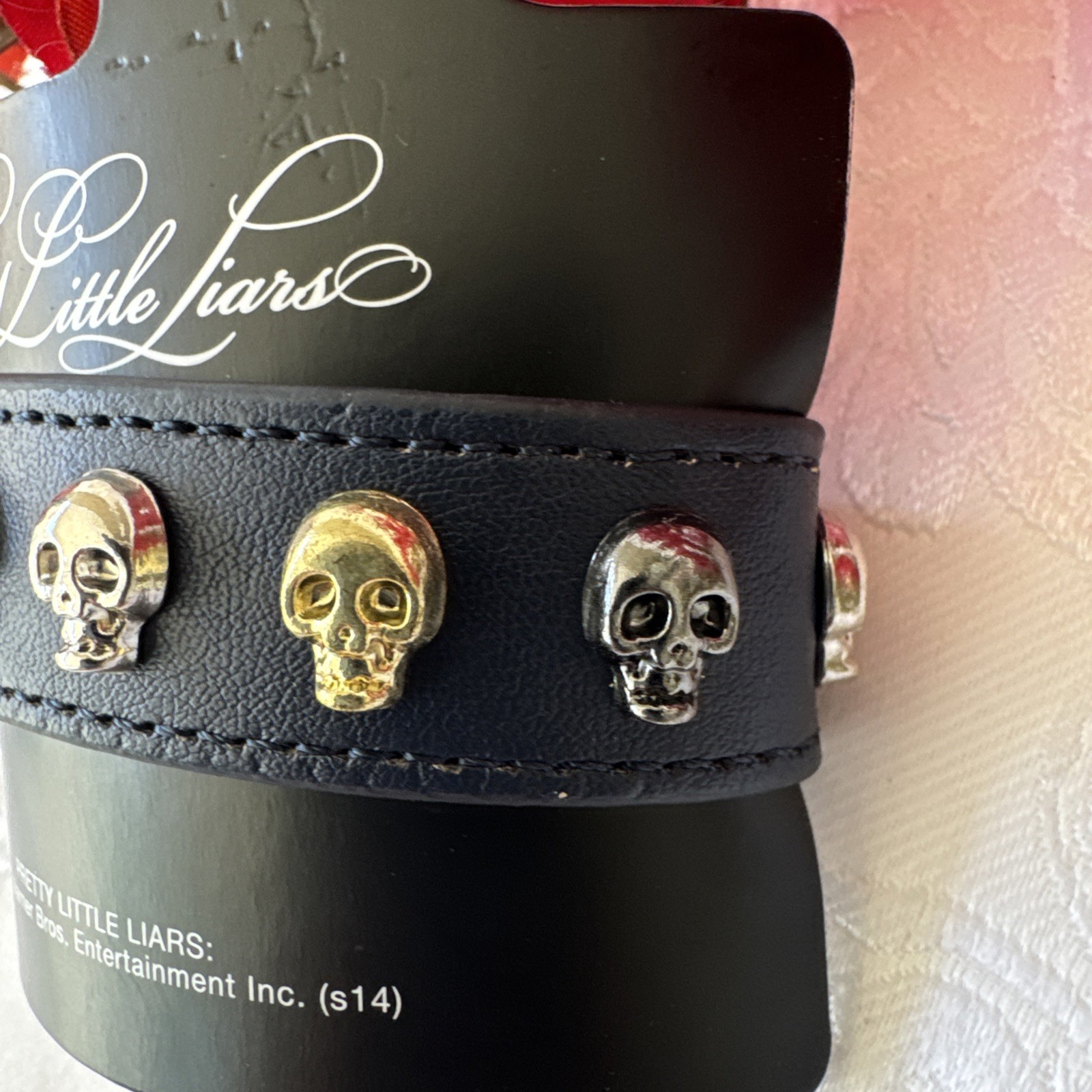 Aeropostale Pretty Little Liars Black Gold Silver Tone Skull Charm Bracelet NWT